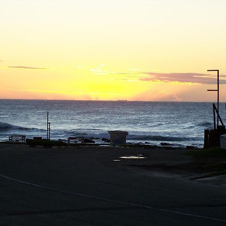 Breeze Inn Guesthouse Kiddʼs Beach 外观 照片