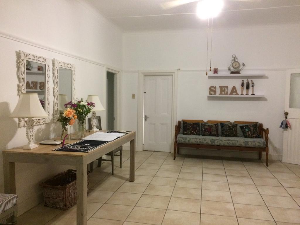 Breeze Inn Guesthouse Kiddʼs Beach 外观 照片